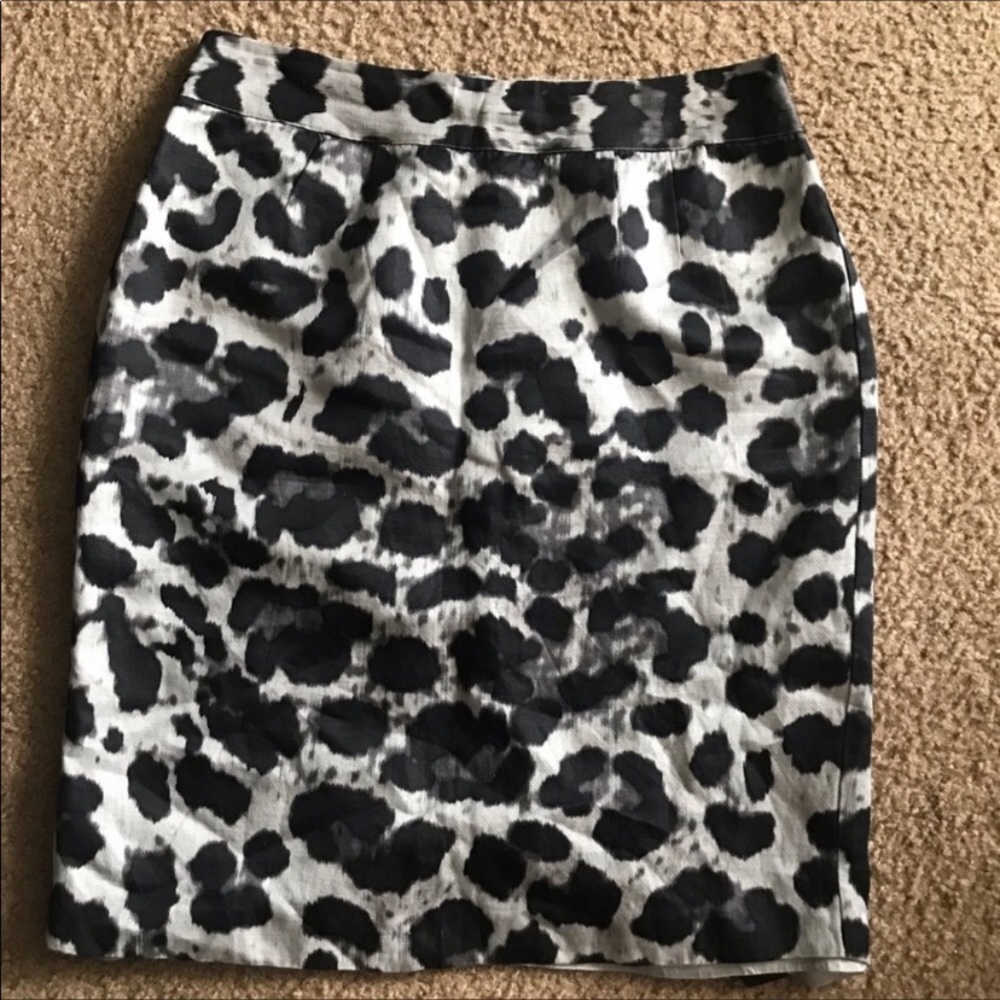 Banana Republic Spotted Knee length Pencil skirt Size 6